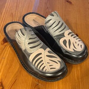 Naot Black, green and Cream Leaf Design leather Mules